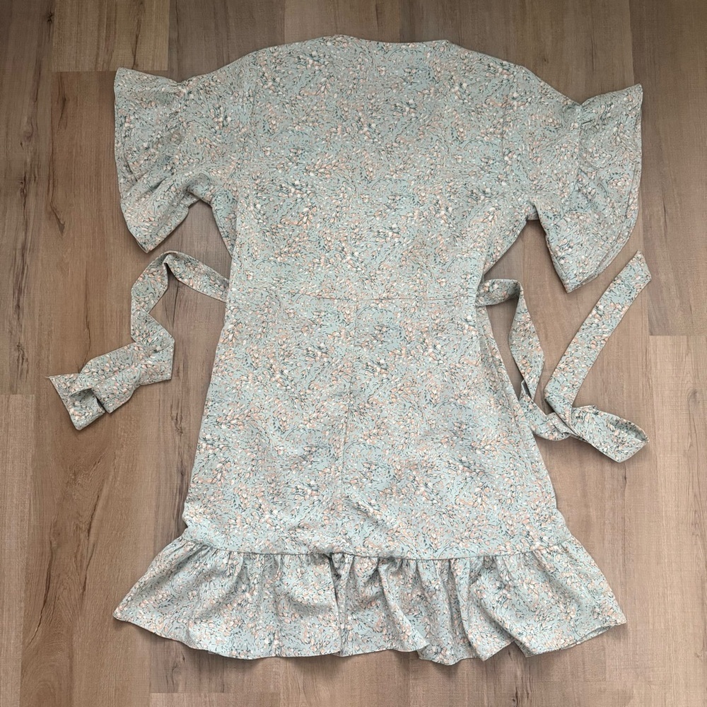 Lovestitch Wrap Dress with Floral Print Size M - Picture 5 of 7